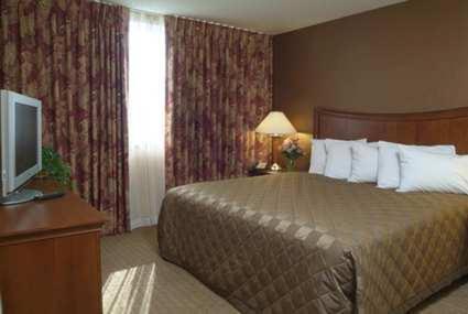 Embassy Suites Cleveland - Downtown Phòng bức ảnh